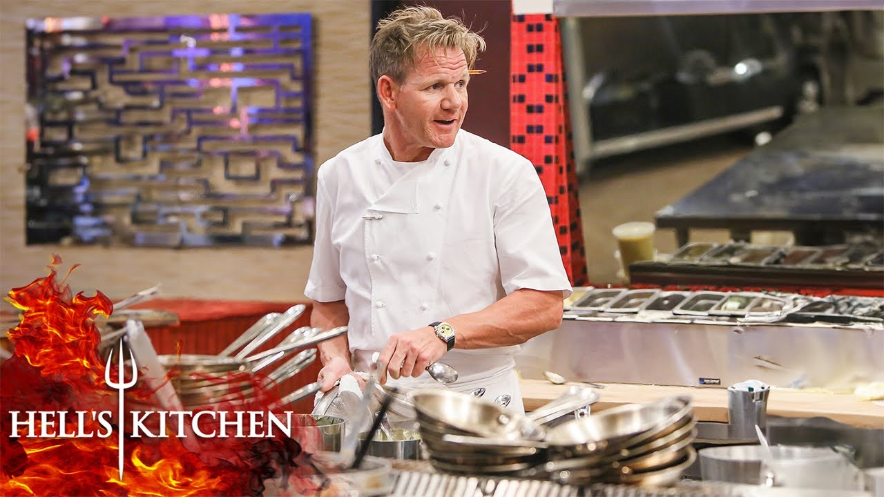 Gordon Ramsay Cooks AGAINST The Chefs in Hell&amp;apos;s Kitchen