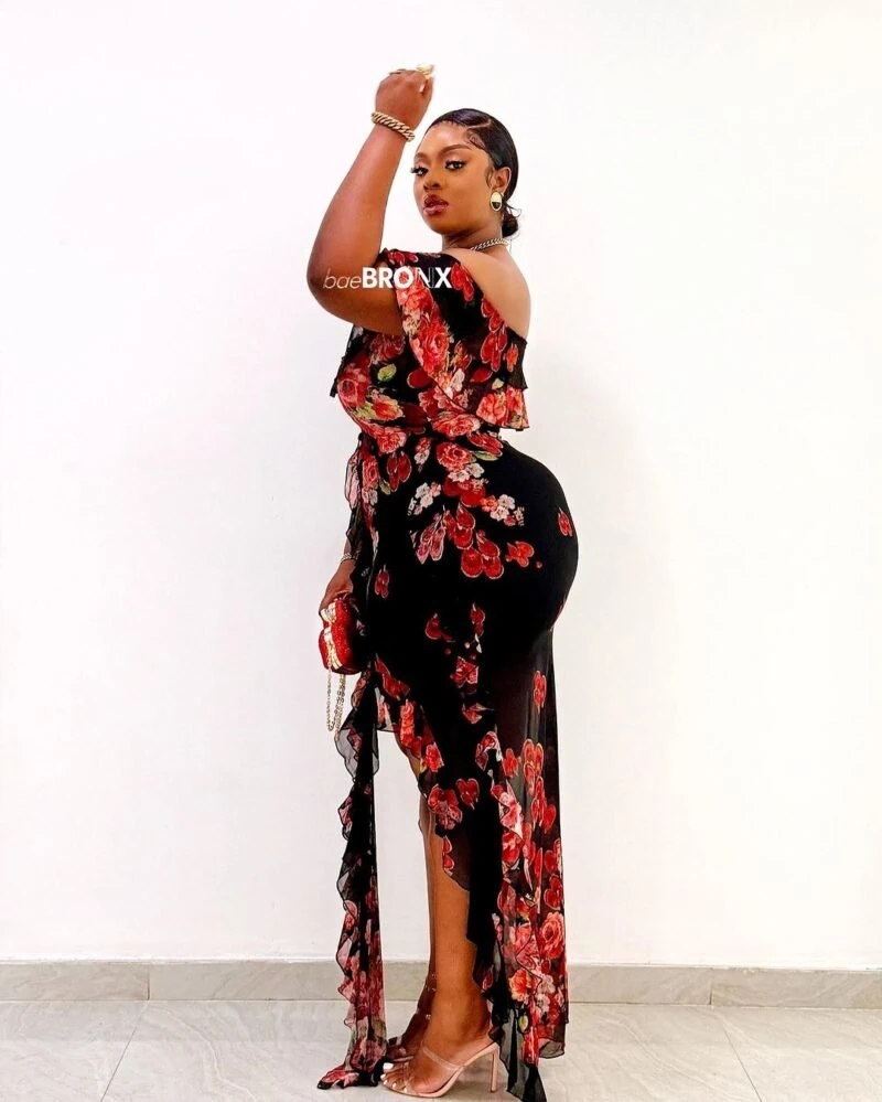 Black rose flower gown - Image 2
