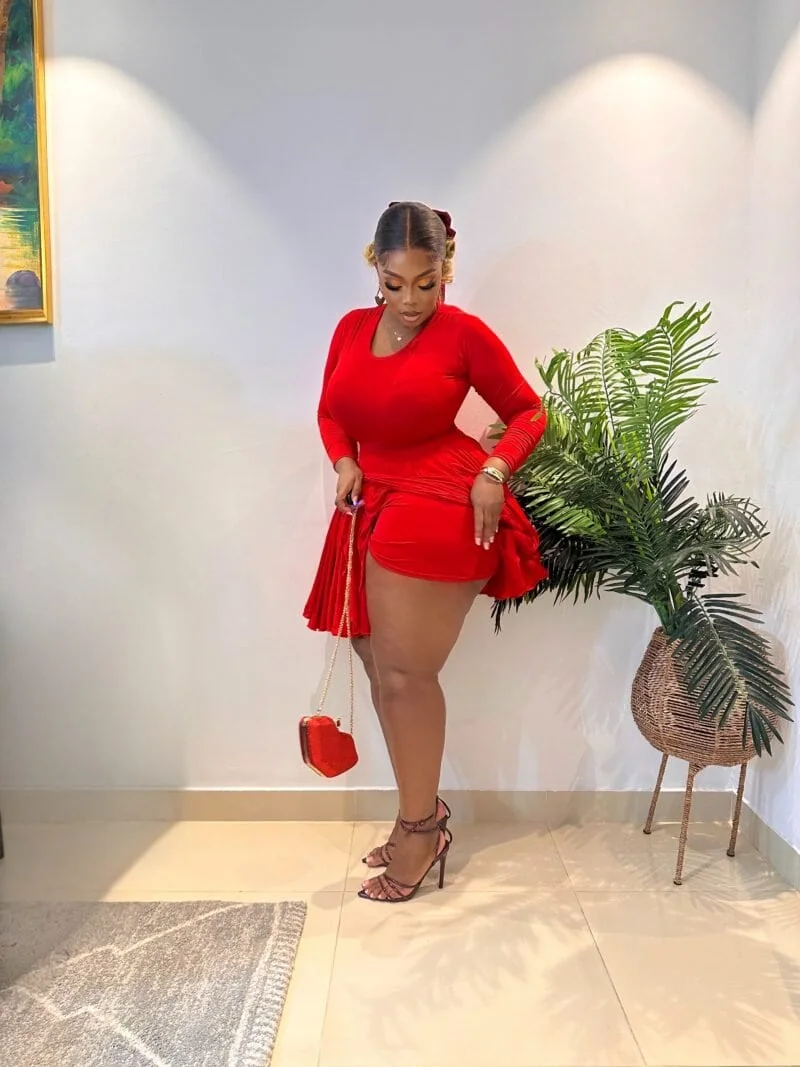 Benedicta crimson gown - Image 2