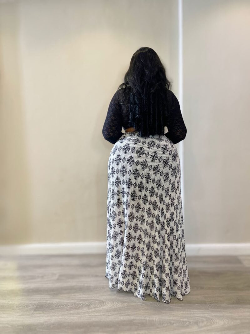 Royal Noir Elegant Gown - Image 2