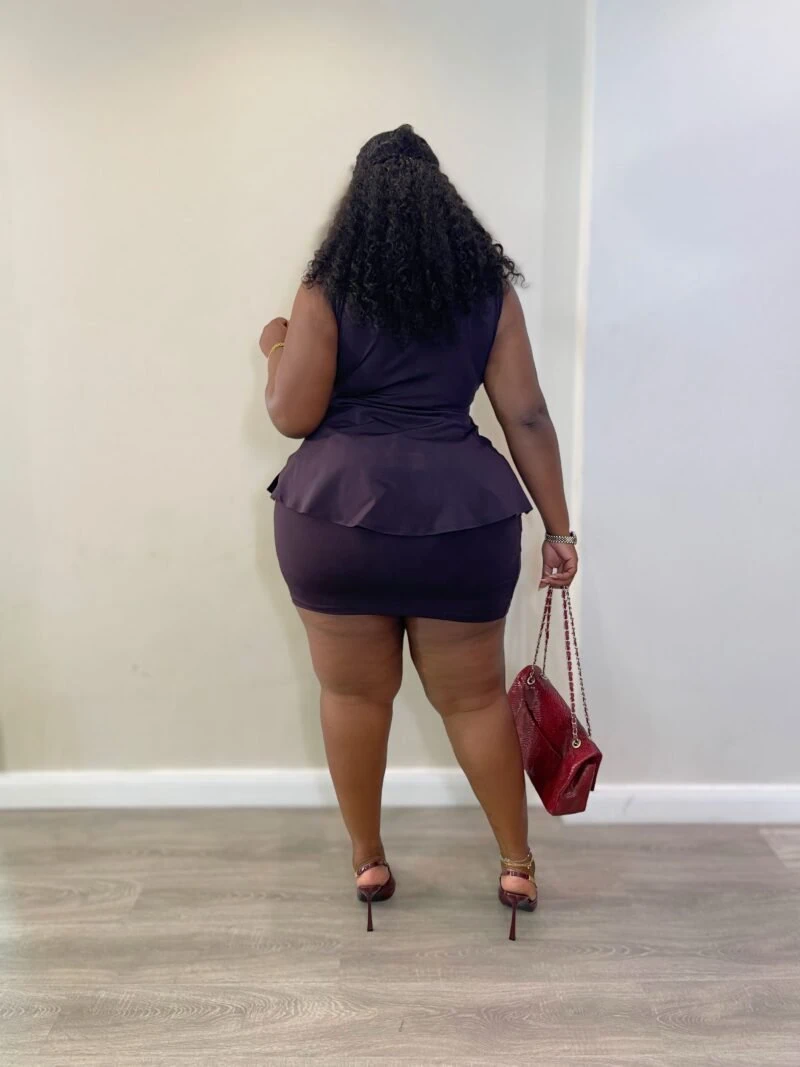She runs business skirt - Image 3